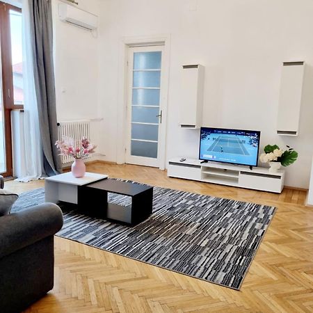 Cozy Apartment Near City Center Bucharest Exterior photo