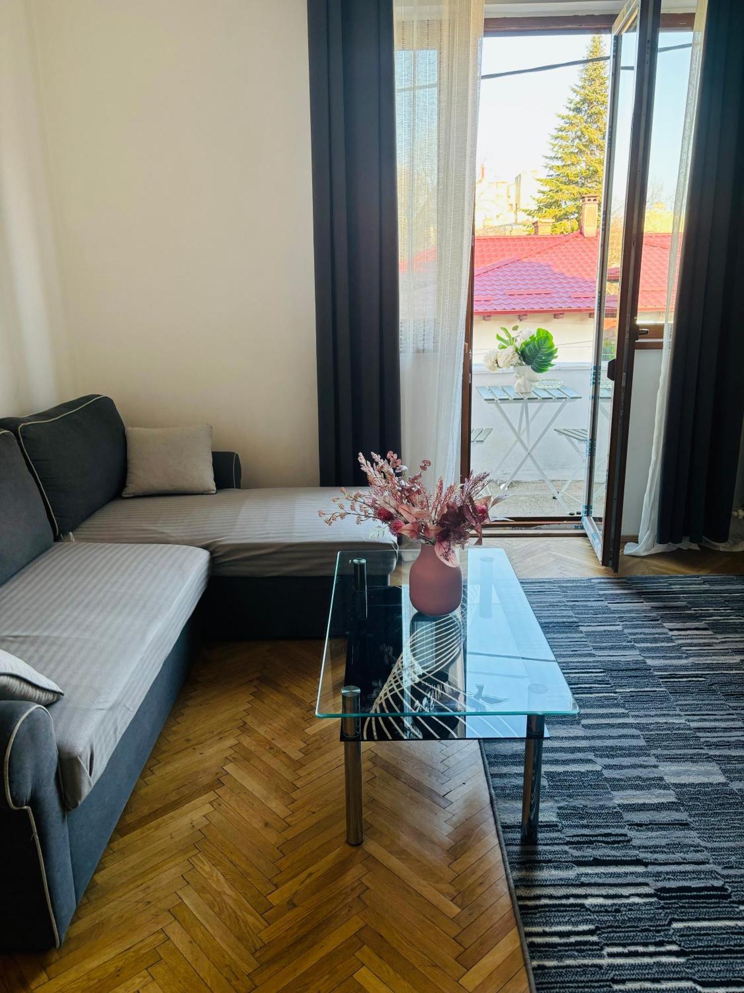 Cozy Apartment Near City Center Bucharest Exterior photo